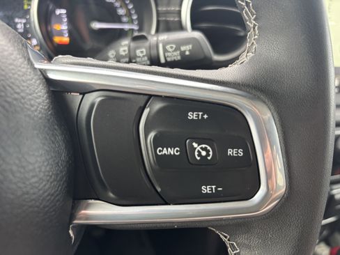 Used 2023 Jeep Wrangler Unlimited Sahara AWD/4WD image 18