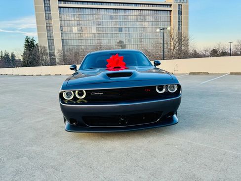 Used 2016 Dodge Challenger SRT w/ Technology Group image 2