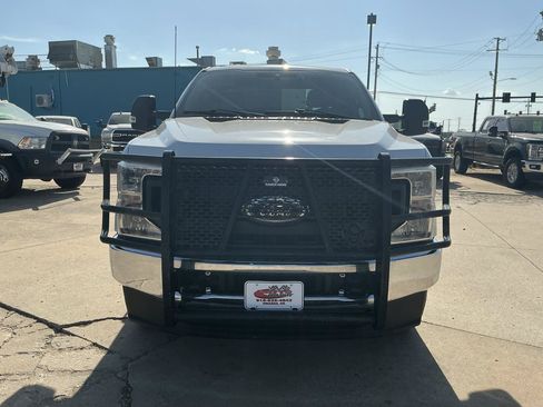 Used 2022 Ford F250 XL w/ Power Equipment Group AWD/4WD image 3