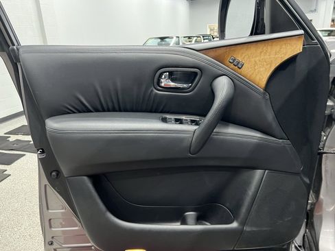 Used 2011 INFINITI QX56 4WD w/ Theater Pkg image 16