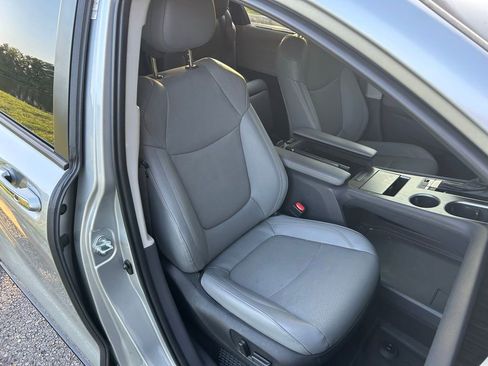 Used 2022 Toyota Sienna Limited FWD image 17