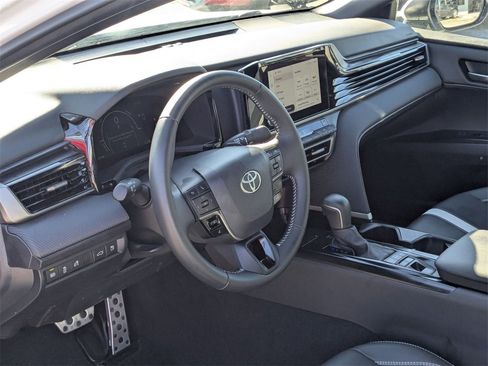 Used 2025 Toyota Camry SE image 13