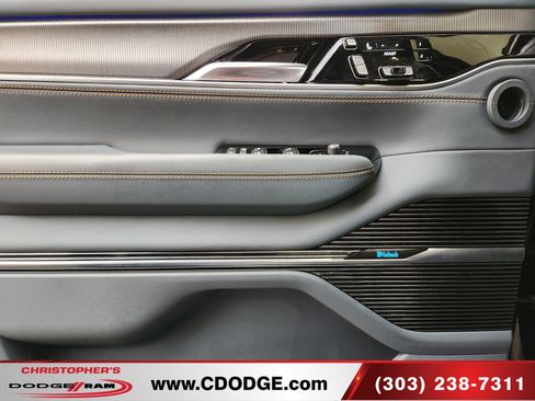 Used 2023 Jeep Grand Wagoneer Series III w/ Rear Seat Video Group 1 AWD/4WD image 15