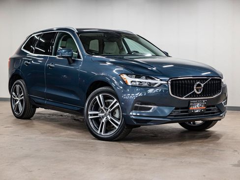 Used 2019 Volvo XC60 T8 Momentum w/ Advanced Package AWD/4WD image 6