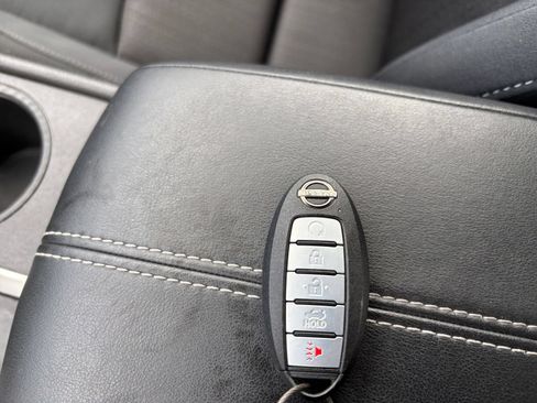 Used 2025 Nissan Altima 2.5 SV FWD image 24