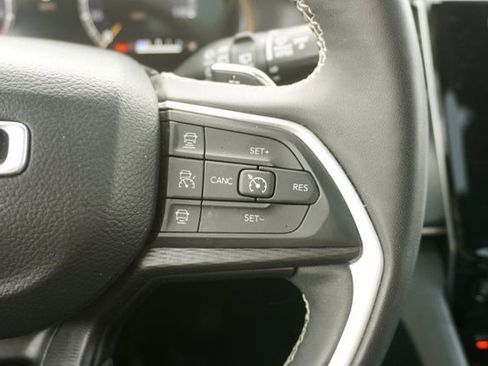 Used 2023 Jeep Grand Cherokee Altitude image 23