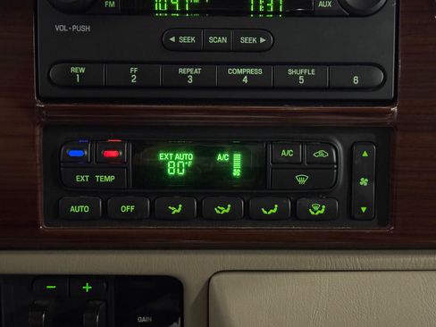 Used 2005 Ford F350 Lariat RWD image 25