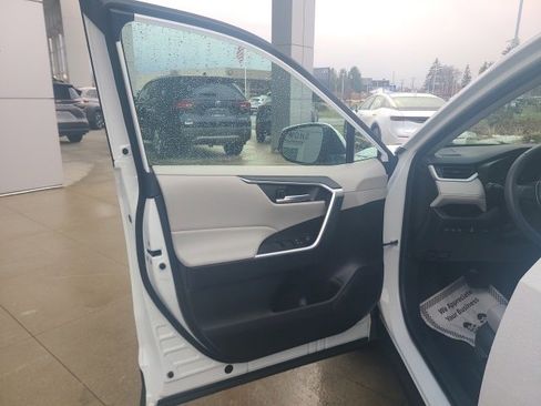 Used 2023 Toyota RAV4 XLE image 17