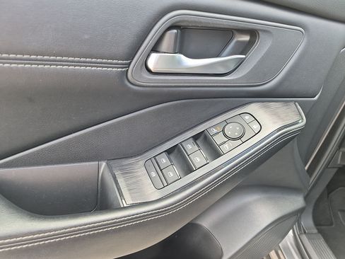 Used 2025 Nissan Rogue SV w/ SV Premium Package FWD image 13