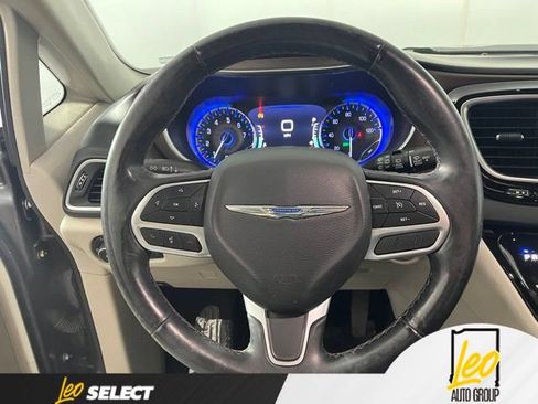 Used 2018 Chrysler Pacifica Touring-L Plus w/ Tire & Wheel Group FWD image 16