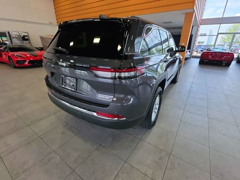 Used 2023 Jeep Grand Cherokee Laredo w/ Luxury Tech Group I AWD/4WD image 11