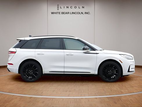 Used 2025 Lincoln Corsair Grand Touring w/ Jet Appearance Package image 4