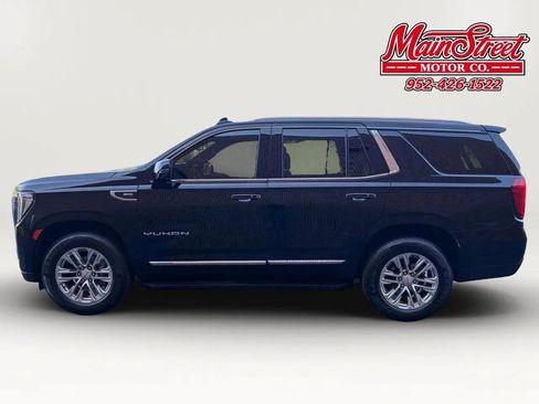 Used 2023 GMC Yukon SLT w/ SLT Luxury Package AWD/4WD image 4