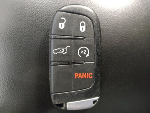 Used 2017 Jeep Grand Cherokee Altitude image 32