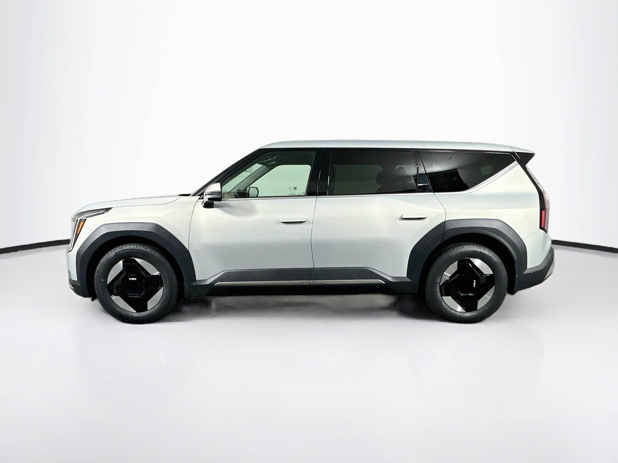 Used 2024 Kia EV9 Light Long Range RWD image 4