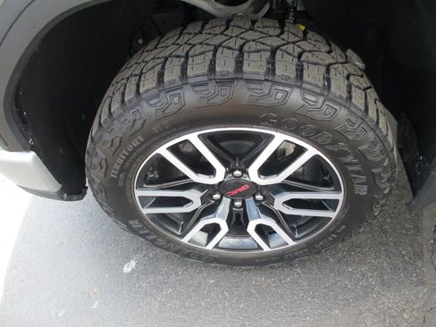 Used 2024 GMC Sierra 1500 AT4 w/ Technology Package image 16