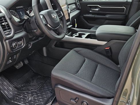 New 2026 RAM 1500 4x4 Crew Cab image 13