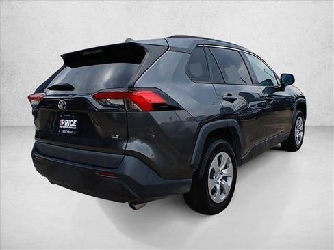 Used 2021 Toyota RAV4 LE FWD image 5