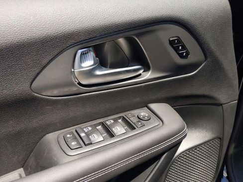 New 2026 Chrysler Pacifica Select image 13