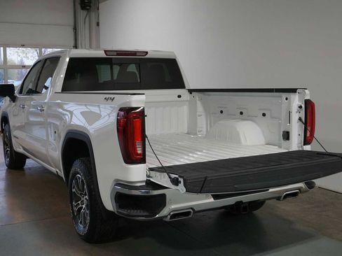 Used 2022 GMC Sierra 1500 SLT image 4
