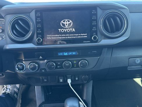 Used 2022 Toyota Tacoma TRD Off-Road AWD/4WD image 8