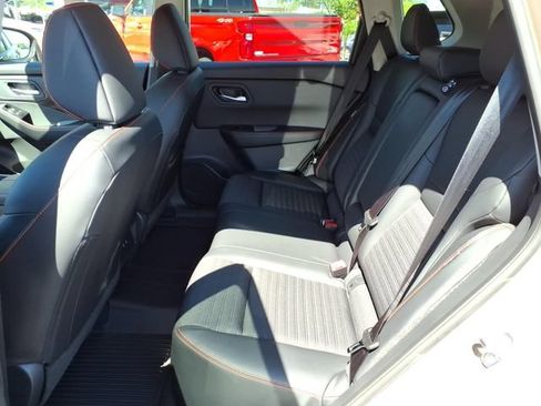 Used 2025 Nissan Rogue SV AWD/4WD image 6