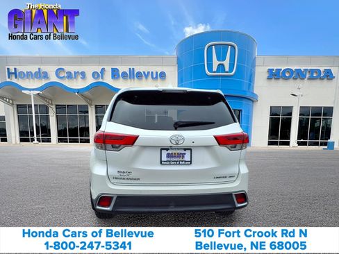 Used 2017 Toyota Highlander Limited Platinum AWD/4WD image 5