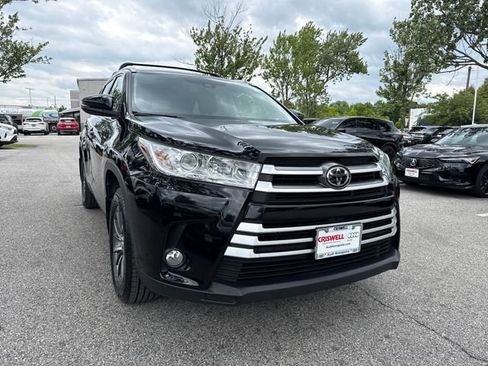 Used 2019 Toyota Highlander XLE AWD/4WD image 8