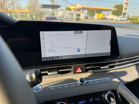 Used 2025 Hyundai Elantra SEL image 20