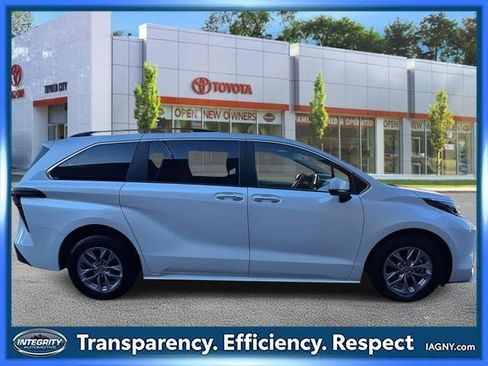 Certified 2024 Toyota Sienna XLE image 2