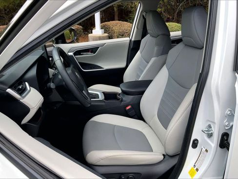 Used 2023 Toyota RAV4 Limited image 8