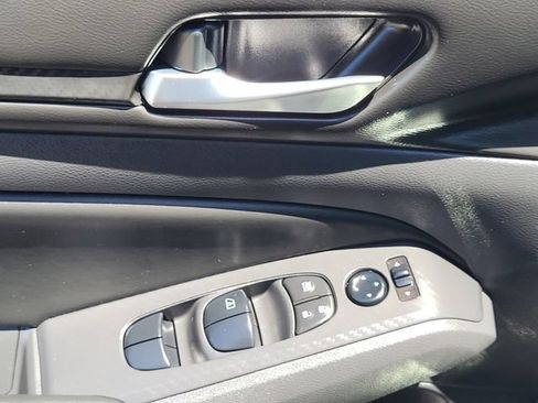 Certified 2025 Nissan Altima 2.5 SV FWD image 8