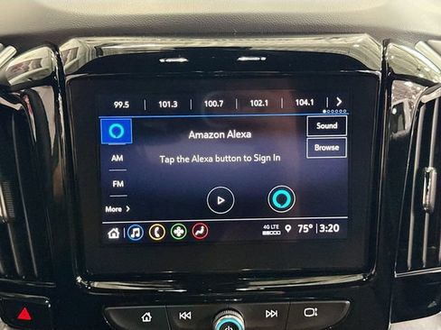 Used 2023 Chevrolet Traverse LT FWD image 15