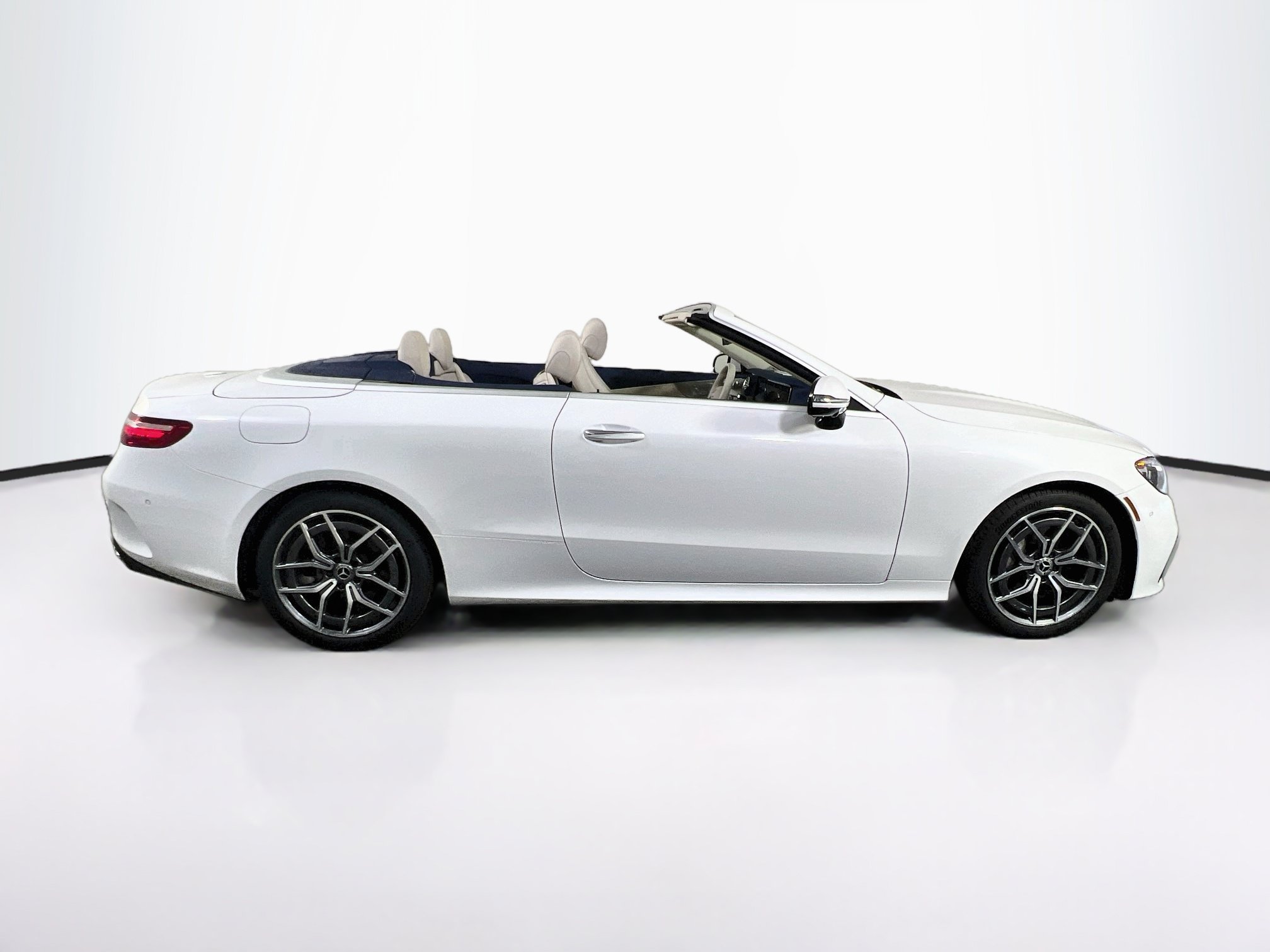 Used 2023 Mercedes-Benz E 450 4MATIC Cabriolet image 4