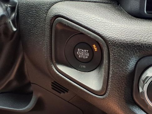 Used 2024 Jeep Gladiator Sport AWD/4WD image 18