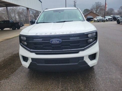 New 2025 Ford Expedition Active image 38
