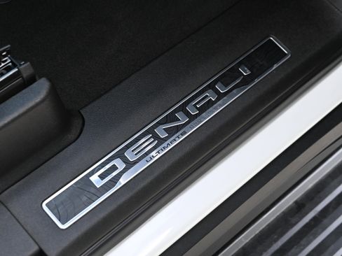 Used 2025 GMC Yukon Denali Ultimate image 42