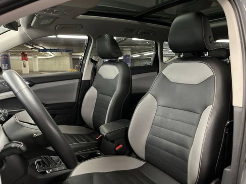 Used 2022 Volkswagen Taos SEL w/ Panoramic Sunroof Package FWD image 20