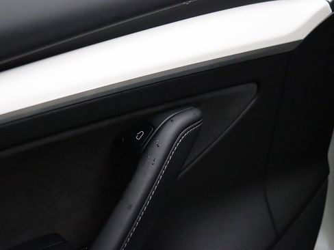 Used 2022 Tesla Model 3 image 32