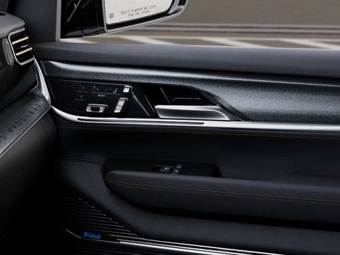 New 2026 Jeep Grand Wagoneer L Summit AWD/4WD image 33