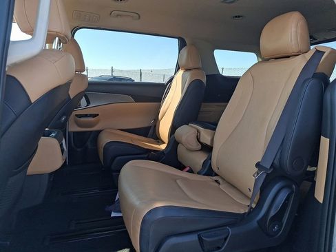 Certified 2024 Kia Carnival LX image 12