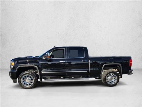 Used 2018 GMC Sierra 2500 Denali w/ Duramax Plus Package image 9