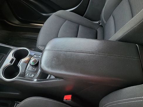 Used 2024 GMC Terrain SLE w/ Driver Convenience Package FWD image 29