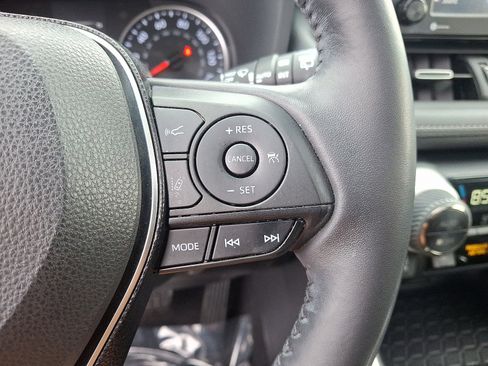 Used 2020 Toyota RAV4 XLE Premium image 22