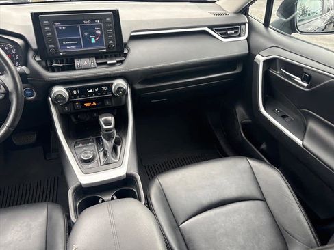 Used 2021 Toyota RAV4 XLE Premium image 5
