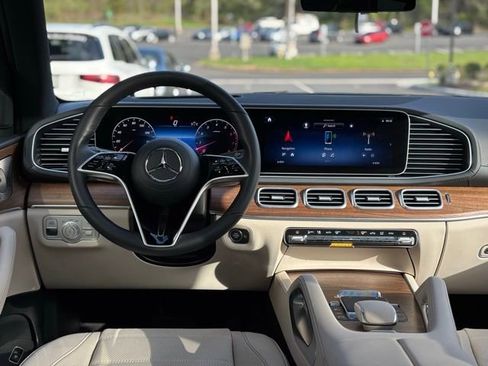 Used 2026 Mercedes-Benz GLS 450 4MATIC image 34