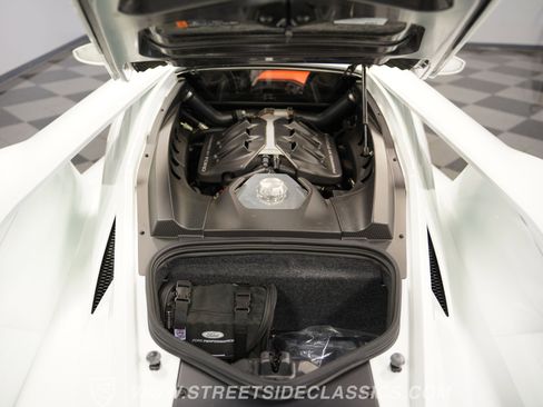Used 2017 Ford GT RWD image 3