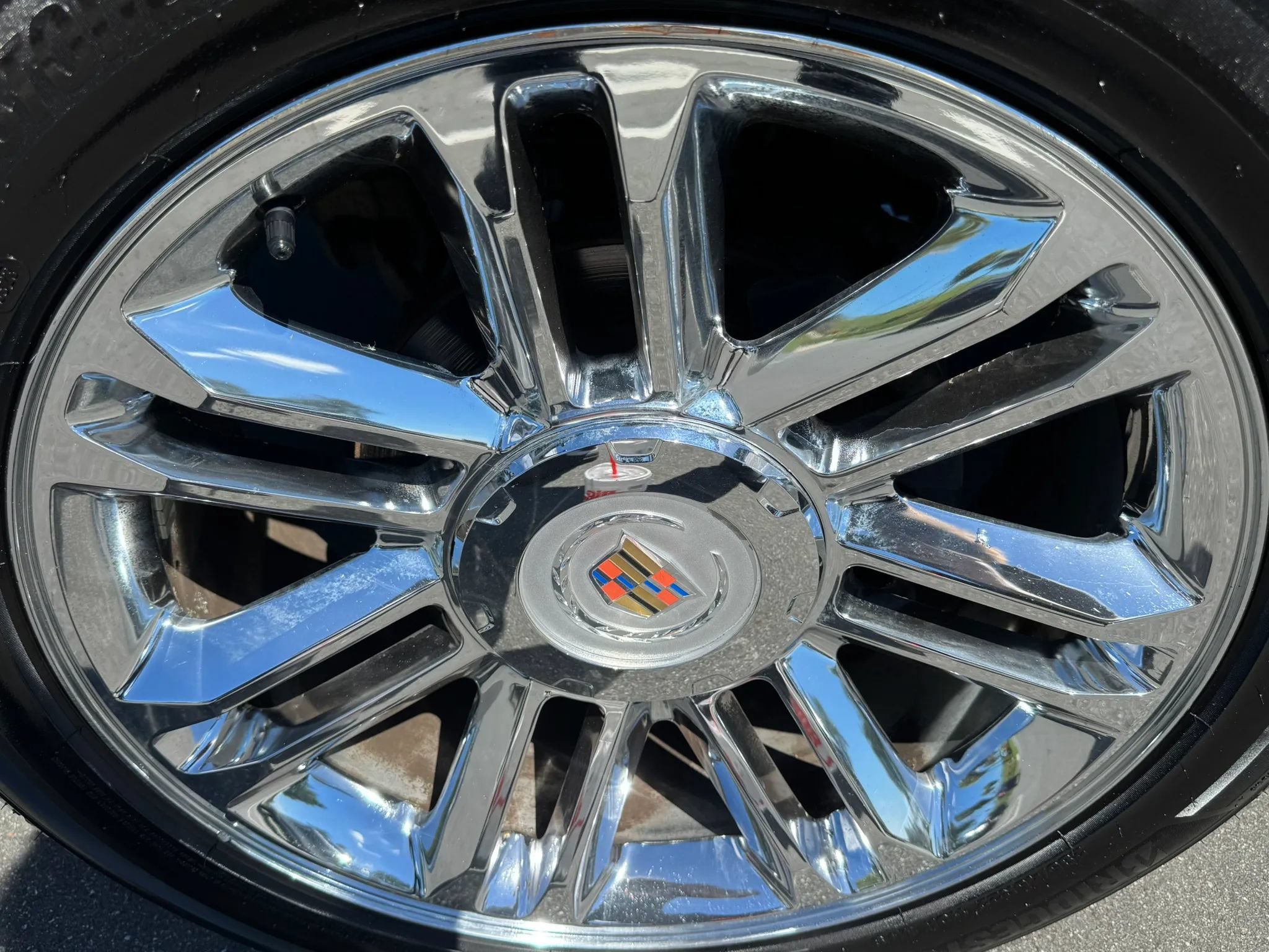 Used 2012 Cadillac Escalade Platinum RWD image 31