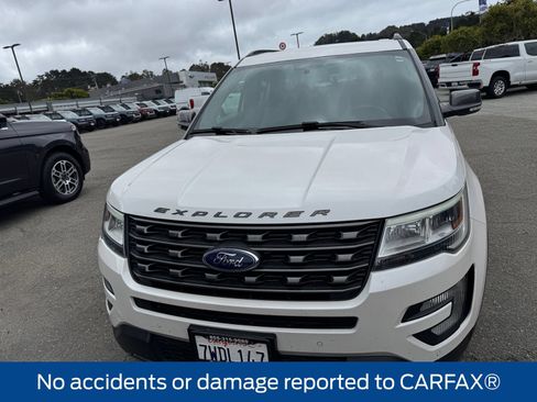 Used 2017 Ford Explorer XLT w/ Equipment Group 202A AWD/4WD image 2