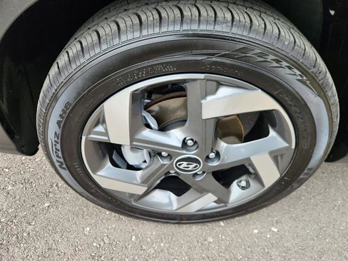 Certified 2024 Hyundai Venue SEL image 9